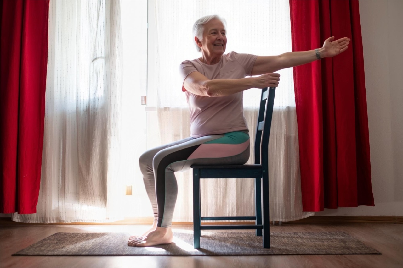 Ginnastica con la sedia per anziani